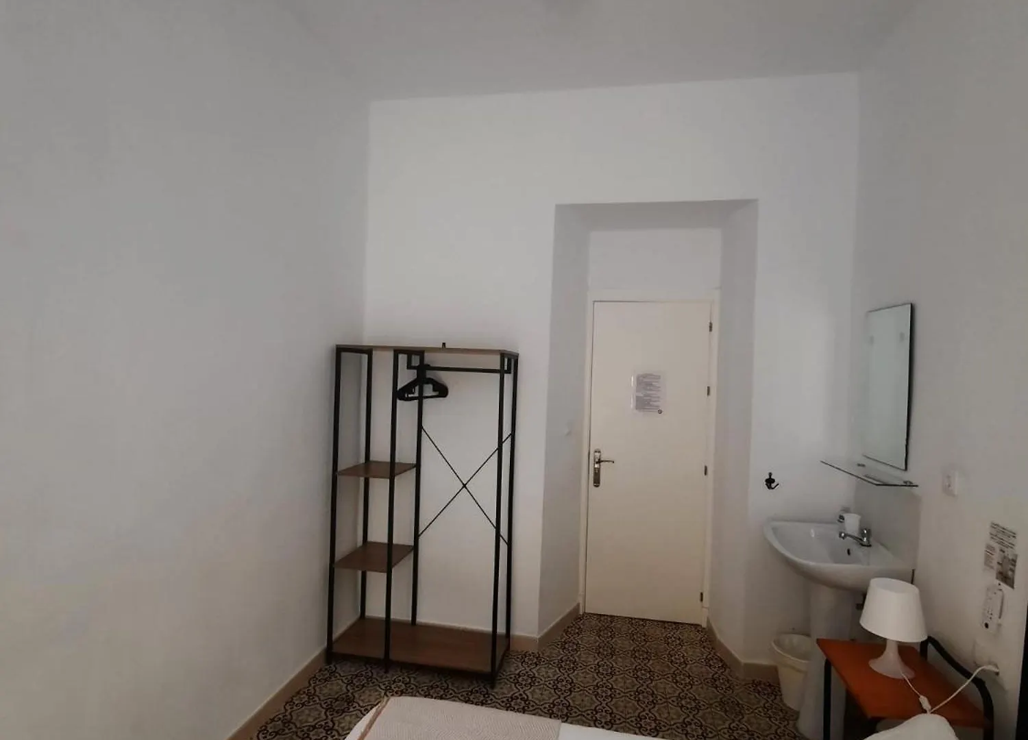 Pension Las Cuatro Naciones Cadiz Guest house